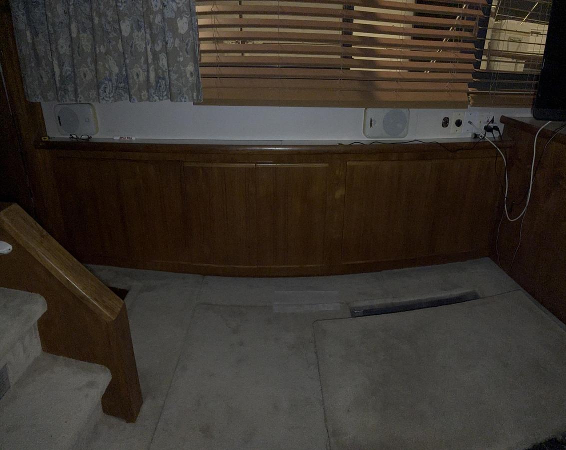 Used 1994 Carver 390 AC