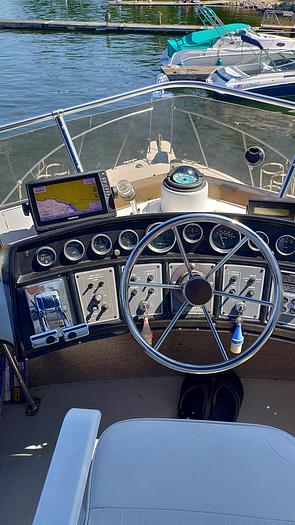 Used 1991 Carver 32 Aft Cabin