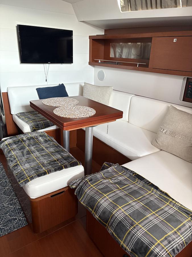 Used 2018 Beneteau Oceanis 45