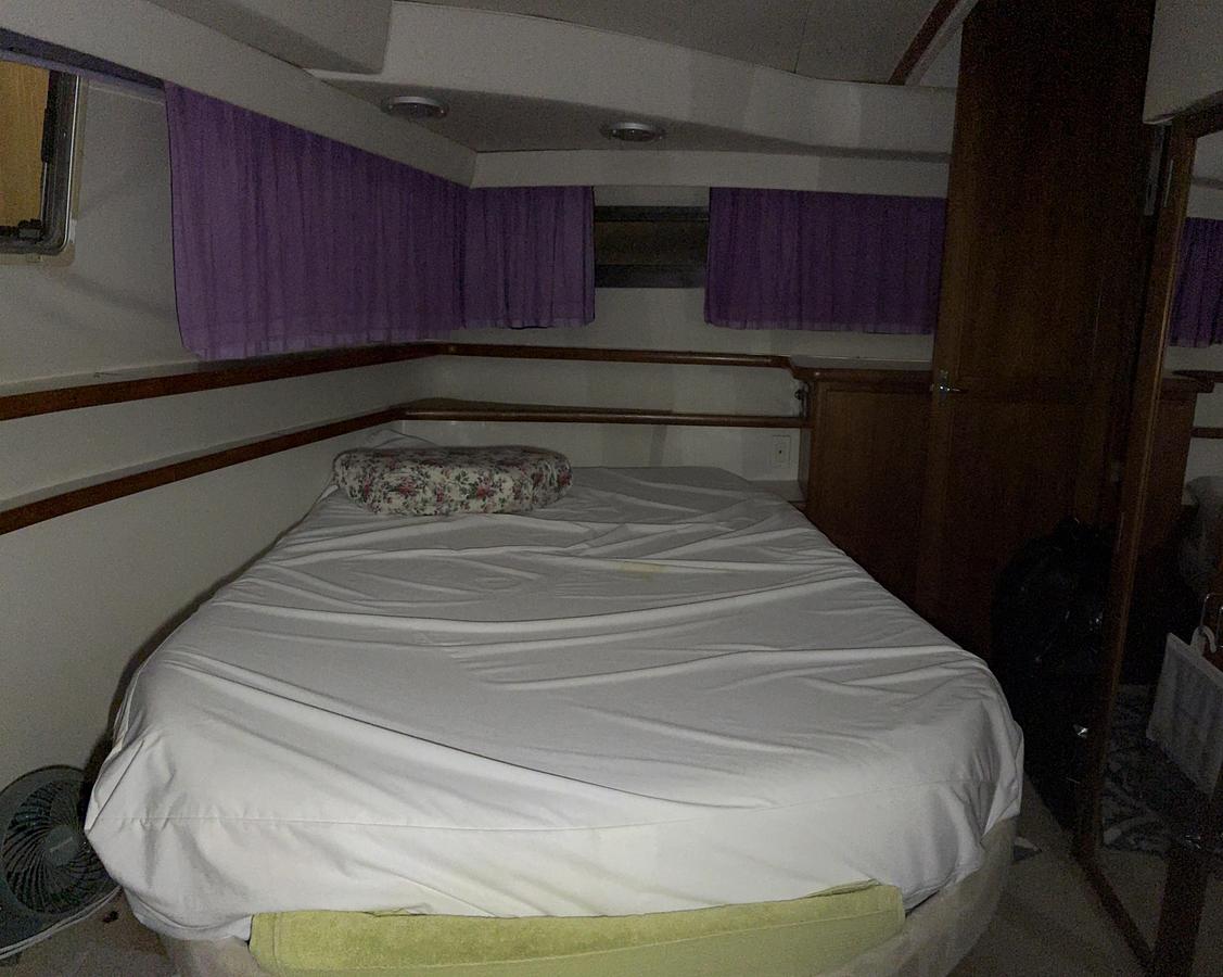 Used 1994 Carver 390 AC