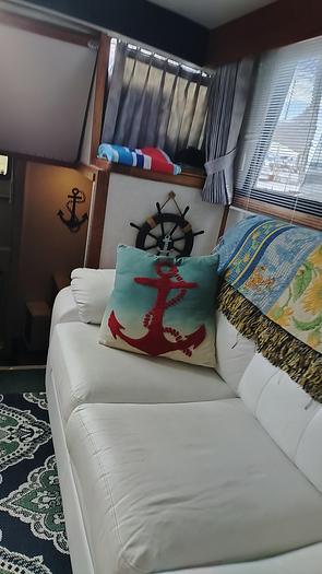 Used 1991 Carver 32 Aft Cabin