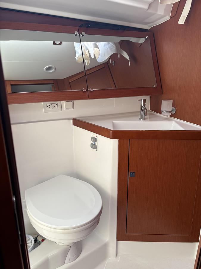 Used 2018 Beneteau Oceanis 45