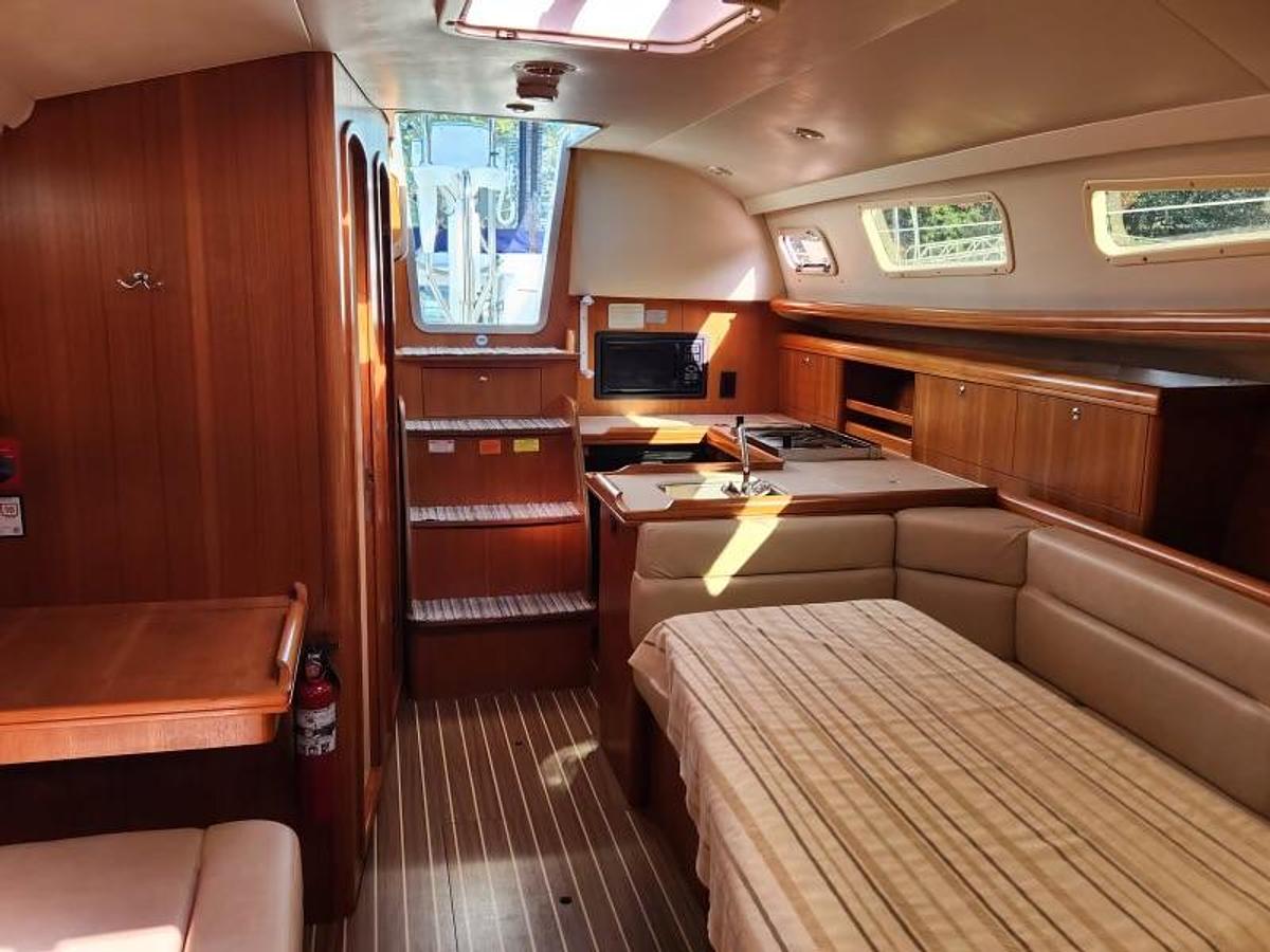 Used 2006 Hunter 33