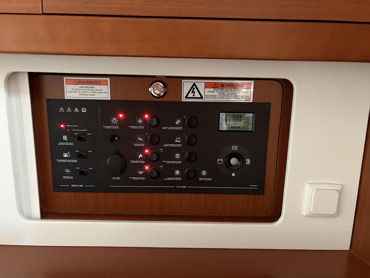 Used 2018 Beneteau Oceanis 45