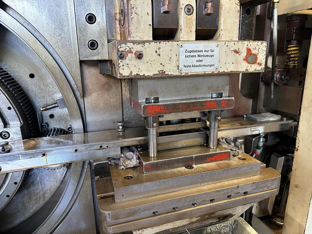 Used 1987 Finzer ZUB 250 Multislide Machine | 250kN 6 Slide