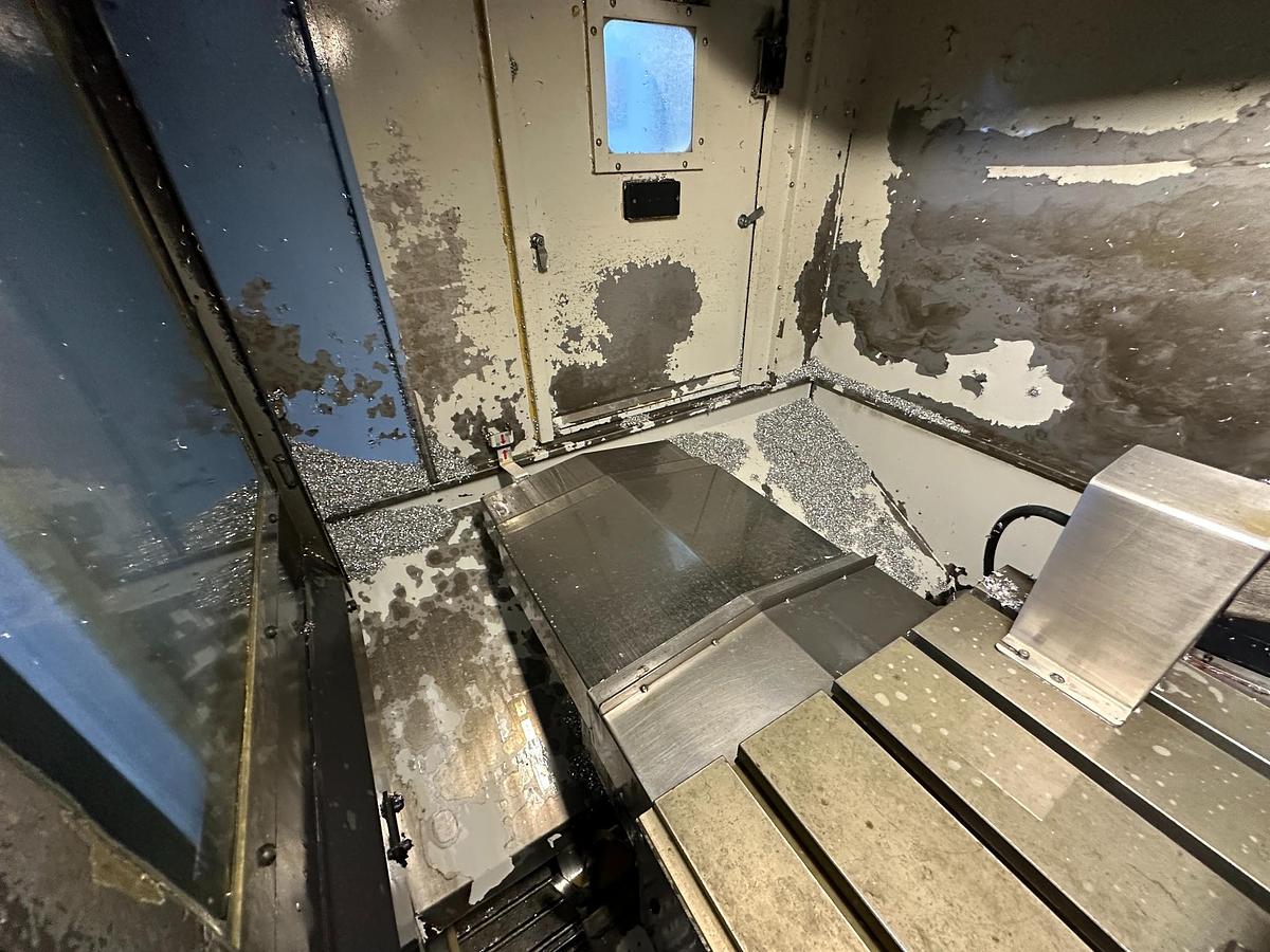 Used 2012 Doosan DNM 500 CNC Machining Centre | Fanuc | 12,000 RPM | BT40