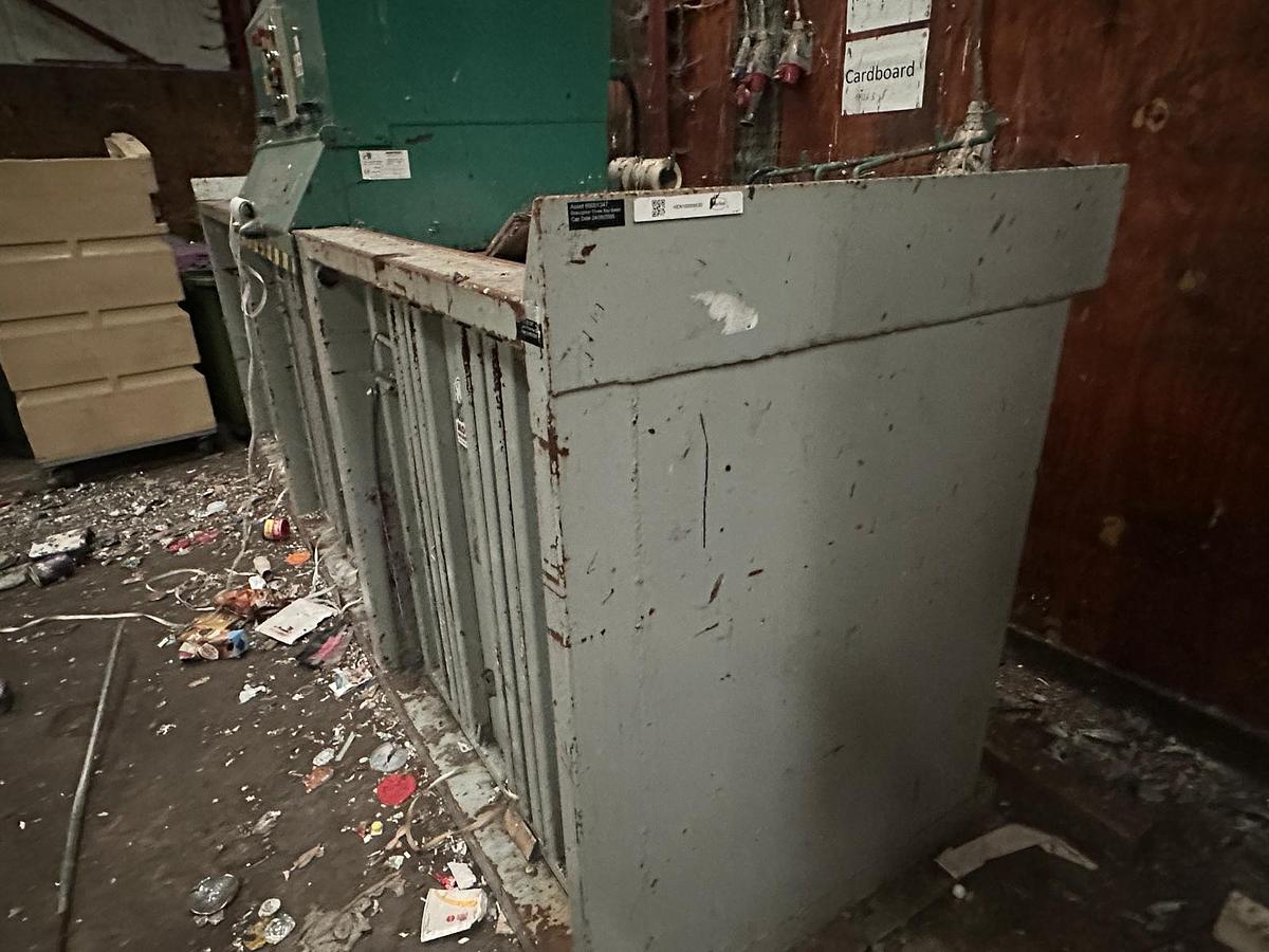 Used 2002 Moovmor Multi Chamber Baler