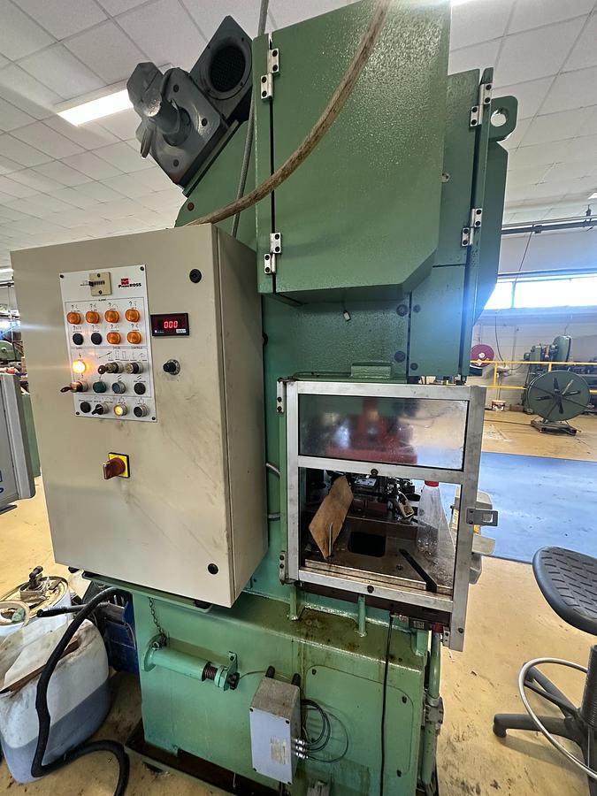 Used 1999 Presse Ross 40V-4 40 Ton Mechanical Press for Sale