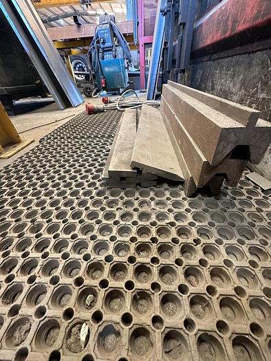 Used 1999 Edwards Pearson PR10 200/4100 CNC Pressbrake