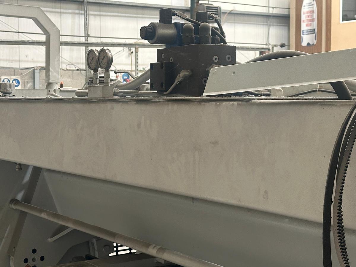 Used 2016 MVD B06-3100 Hydraulic Guillotine for Sale | 3100 x 6mm Sheet Metal Shear