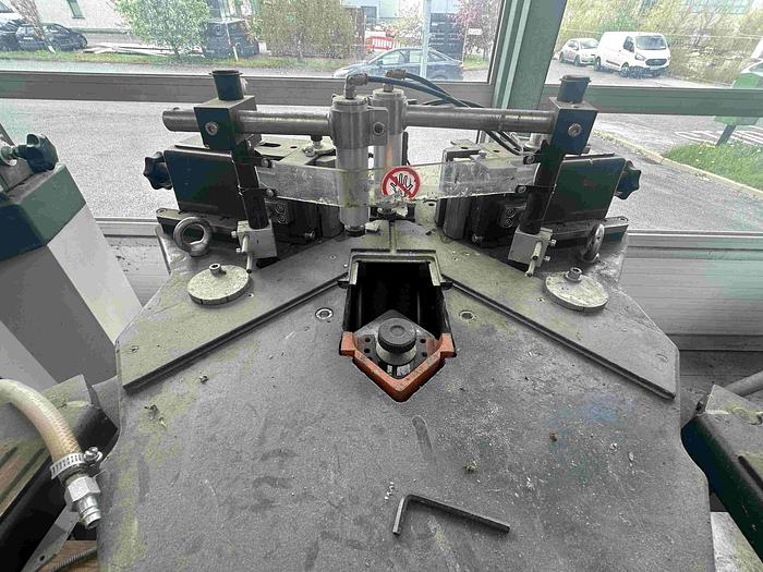 Used 2009 Elumatec EP 124 Corner Crimper