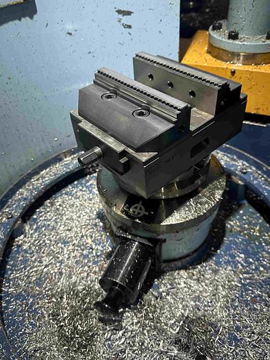 Used 2004 Matsuura MAM72-25V Machining Centre