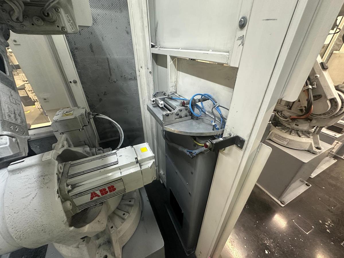 Used 2015 Intec Robotic Solutions Robotic Linish and Polish Machine