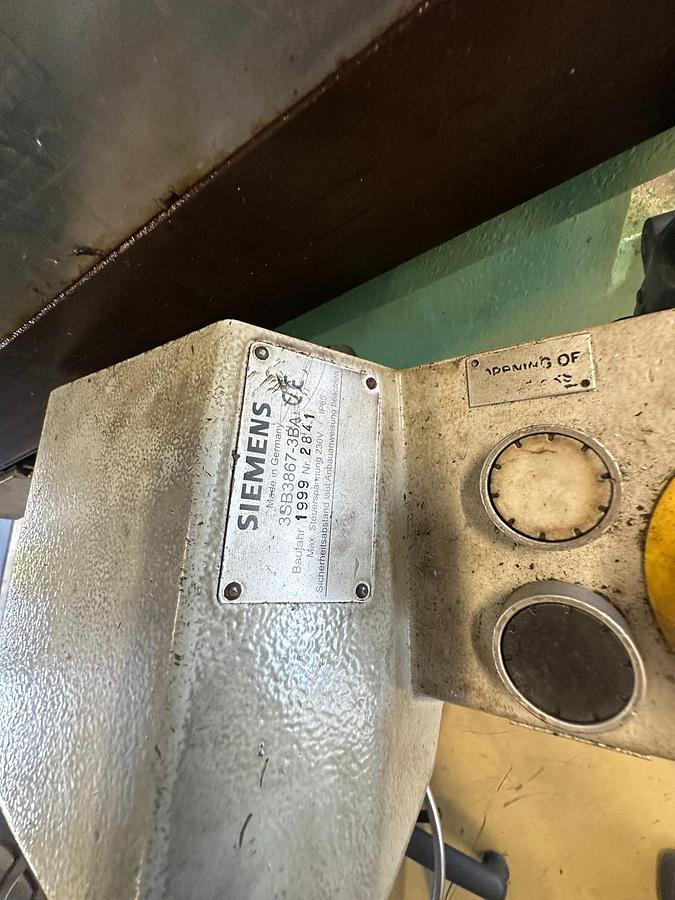 Used 1999 Presse Ross 40V-4 40 Ton Mechanical Press for Sale