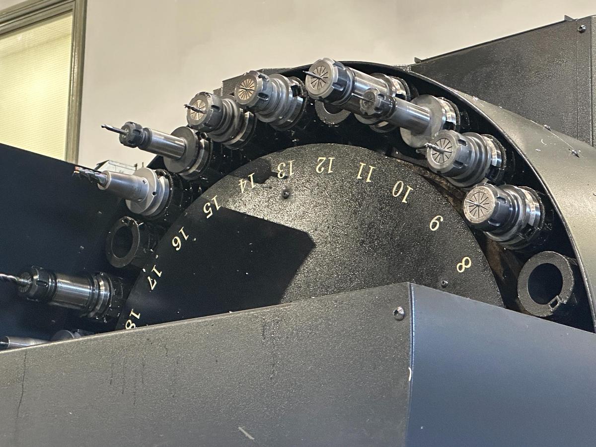 Used 2012 Doosan DNM 500 CNC Machining Centre | Fanuc | 12,000 RPM | BT40