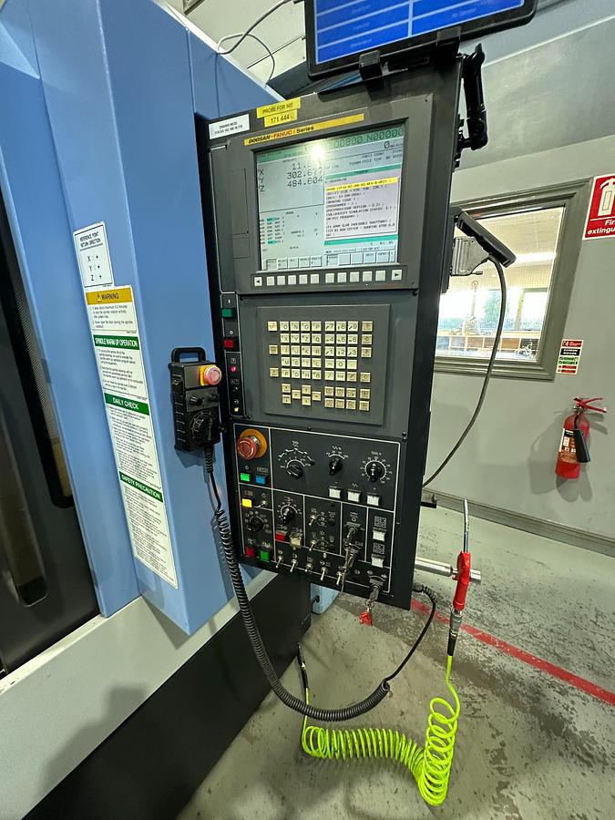 Used 2012 Doosan DNM 500 CNC Machining Centre | Fanuc | 12,000 RPM | BT40
