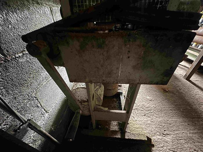 Used 2002 OMCN 100T Hydraulic Press