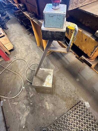 Used 1999 Edwards Pearson PR10 200/4100 CNC Pressbrake