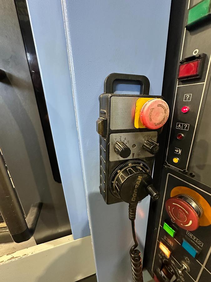 Used 2012 Doosan DNM 500 CNC Machining Centre | Fanuc | 12,000 RPM | BT40