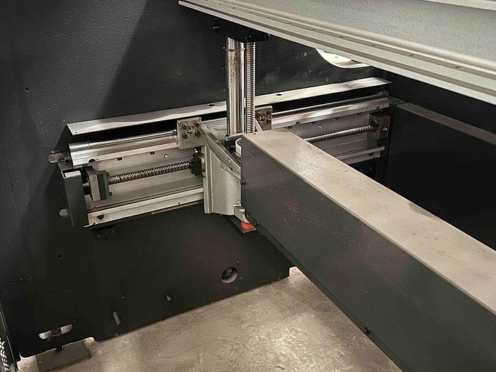 Used Amada HFE 3m x 100T CNC Pressbrake