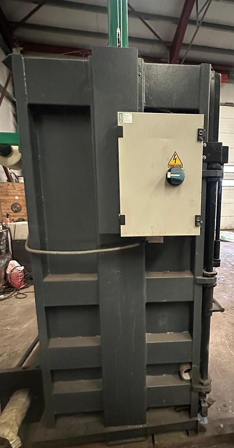 Used 2005 Zingerle C2000 Compactor