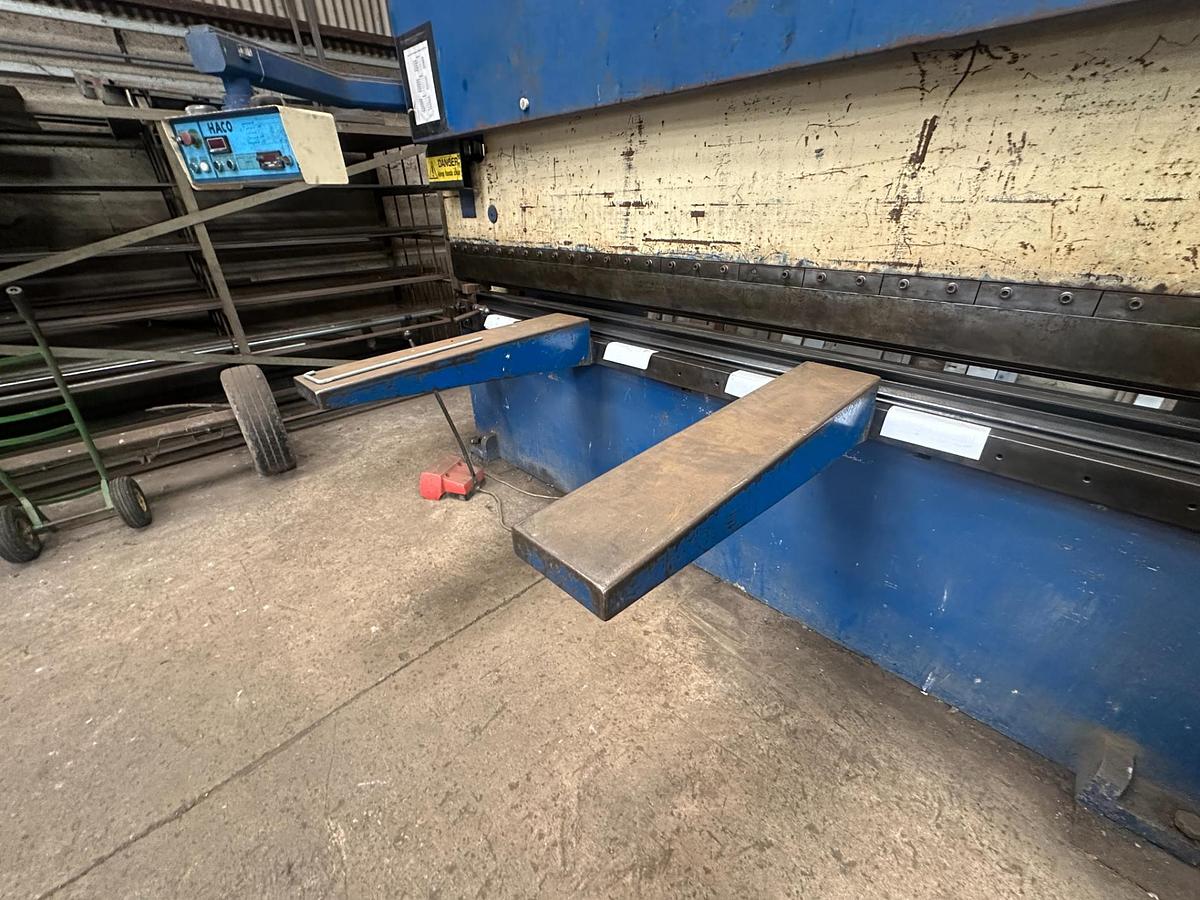 Used 1994 Haco PPM 30100 Hydraulic Pressbrake