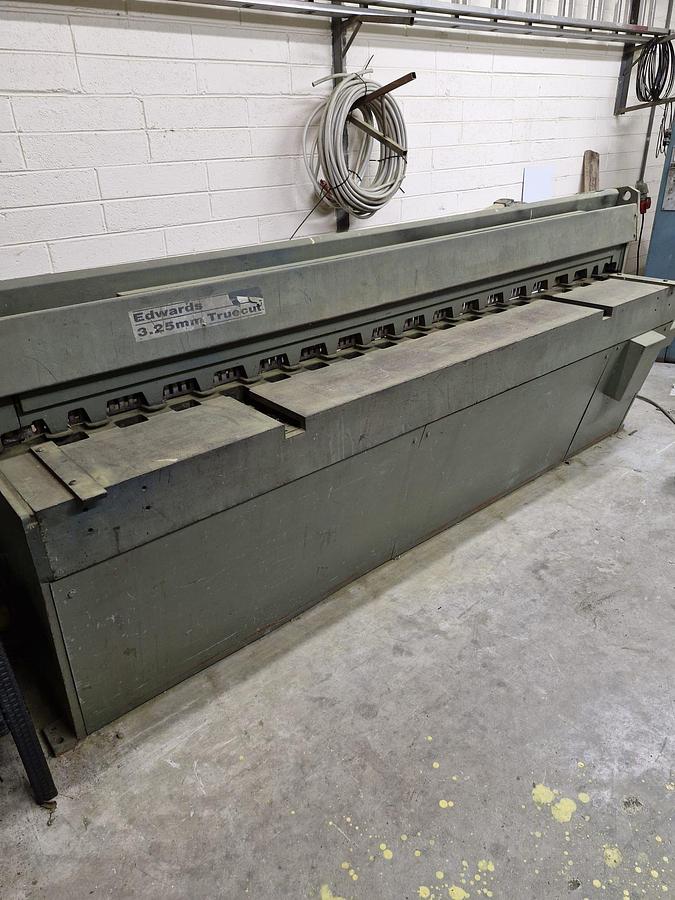 Used Edwards 3.25/2500 DD Mechanical Guillotine Shears for Sale 