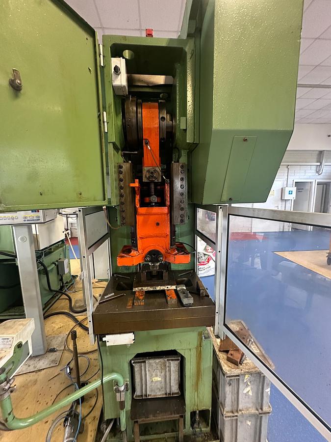 Used 2000 Presse Ross 40V-4 40 Ton Mechanical Press with Soprem Decoiler