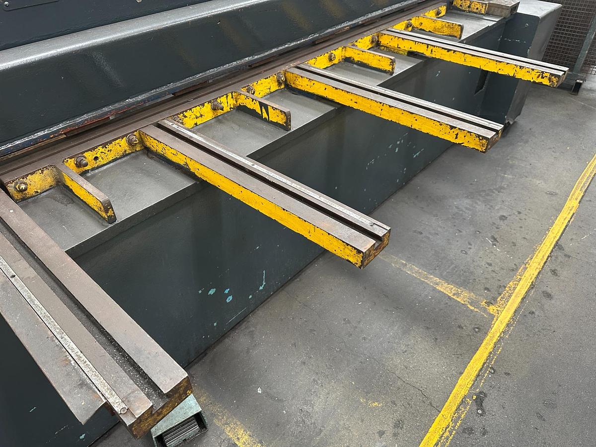 Used Keetona 2.5m x 3mm Mechanical Guillotine