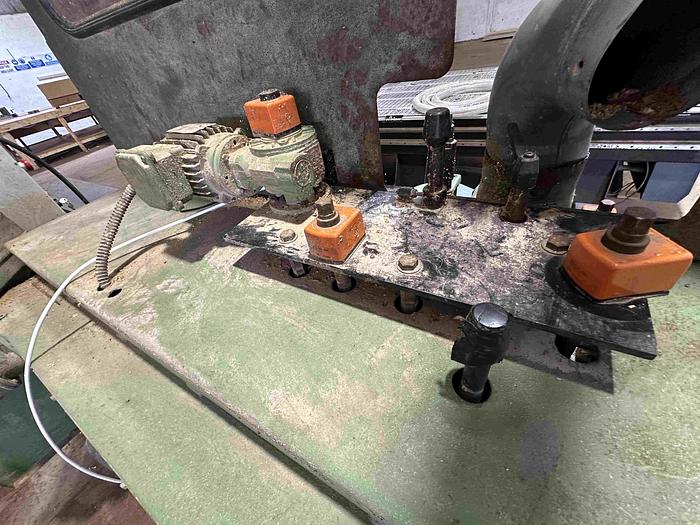 Used 1996 Guilliet KXR Moulder