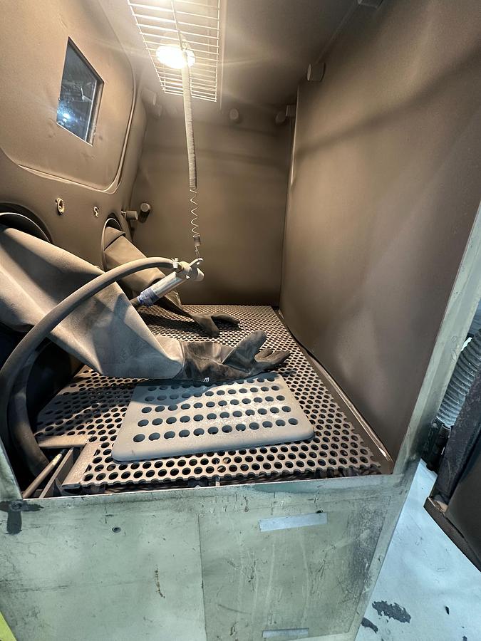 Used Empire Abrasive Equipment Sand Blaster PF-2626 – Complete System with Dust Extraction