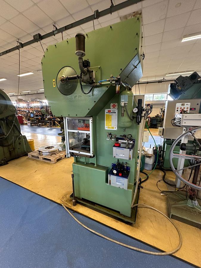 Used 2001 Presse Ross 40V-4 40 Ton Mechanical Press for Sale