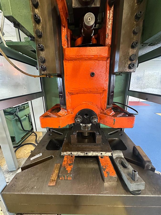 Used 2000 Presse Ross 40V-4 40 Ton Mechanical Press with Soprem Decoiler