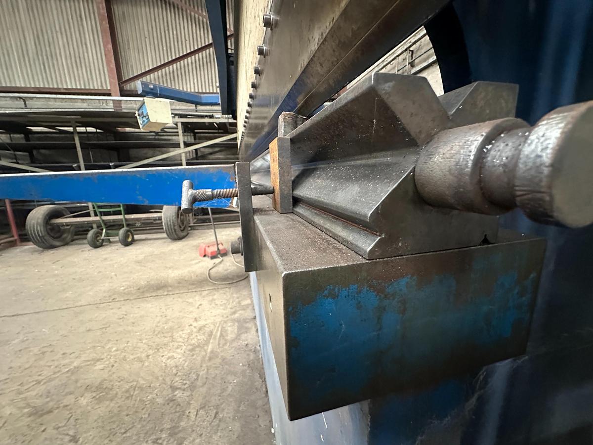 Used 1994 Haco PPM 30100 Hydraulic Pressbrake