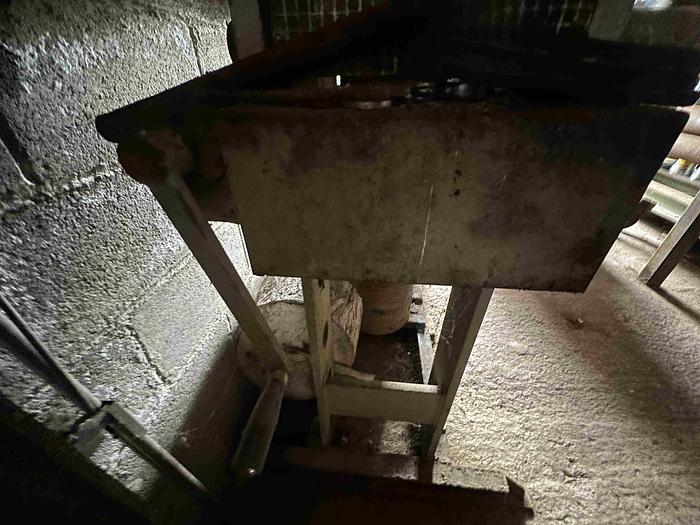 Used 2002 OMCN 100T Hydraulic Press