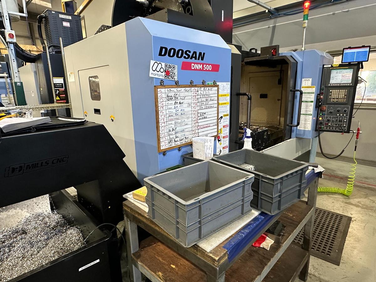 Used 2012 Doosan DNM 500 CNC Machining Centre | Fanuc | 12,000 RPM | BT40
