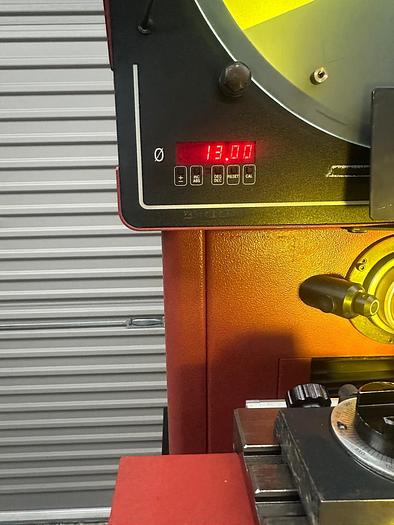 Used Starrett HB400 Profile Projector