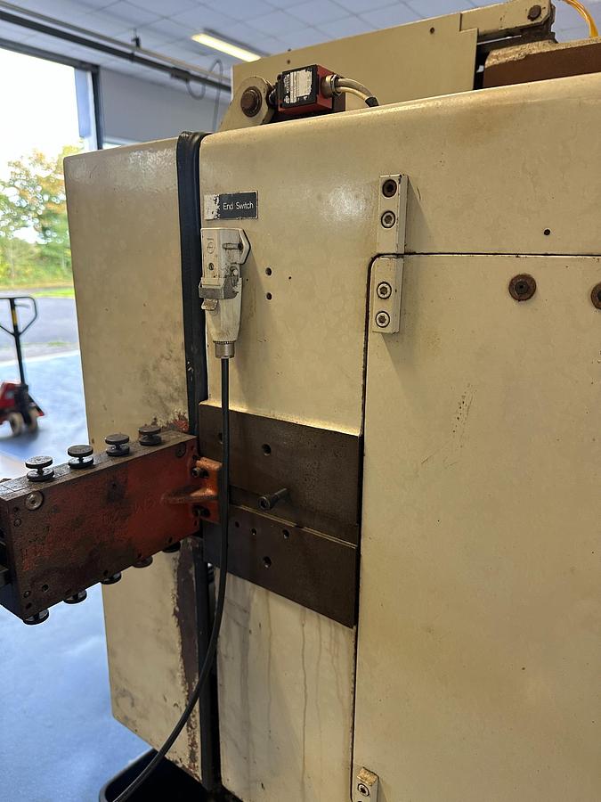 Used 1987 Finzer ZUB 250 Multislide Machine | 250kN 6 Slide