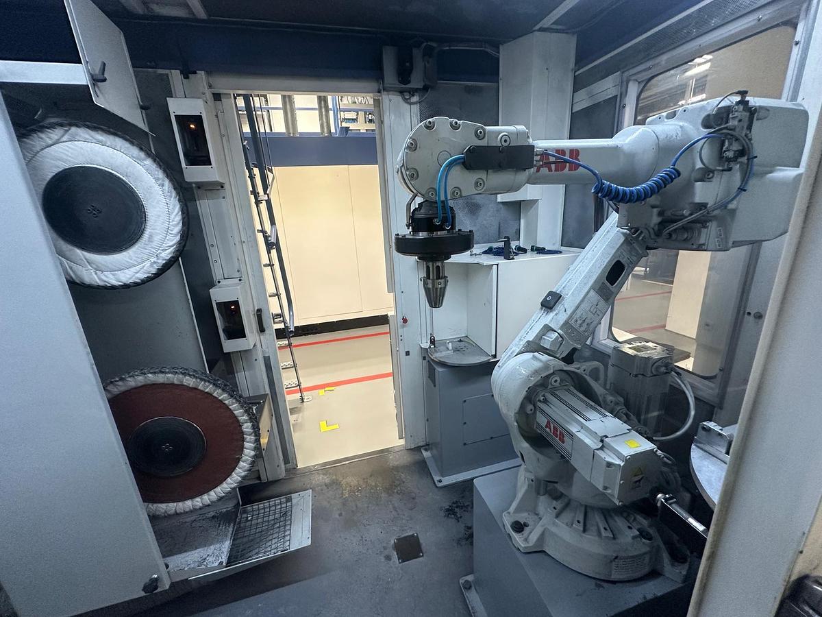 Used 2015 Intec Robotic Solutions Robotic Linish and Polish Machine
