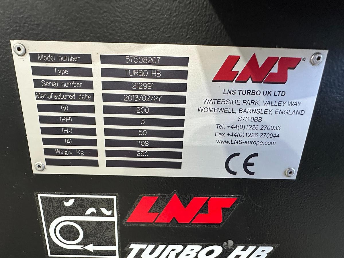 Used 2012 Doosan DNM 500 CNC Machining Centre | Fanuc | 12,000 RPM | BT40