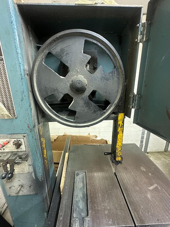 Used Fuho VBS 16 Vertical Bandsaw