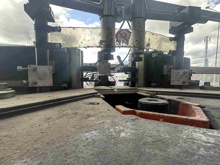 Used 2004 Elumatec EP 124 Corner Crimper