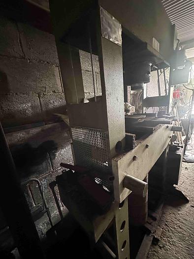 Used 2002 OMCN 100T Hydraulic Press