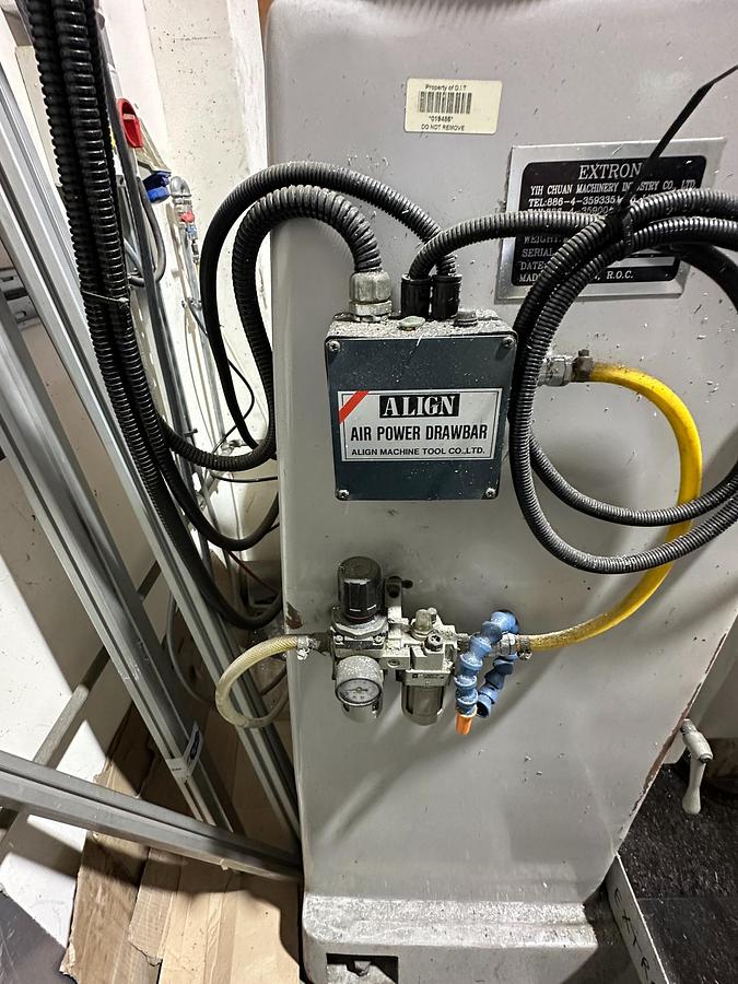 Used 1999 Extron K3V Manual Milling Machine for Sale Ireland | Newall DRO