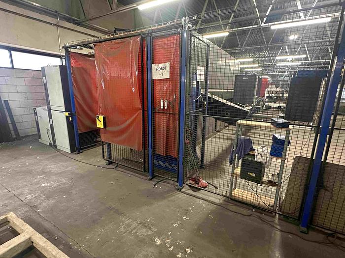 Used 2018 Yaskawa RM2-2000 Welding Cell