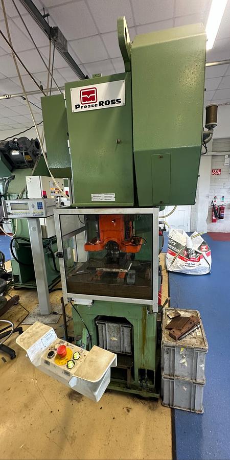 Used 2000 Presse Ross 40V-4 40 Ton Mechanical Press with Soprem Decoiler