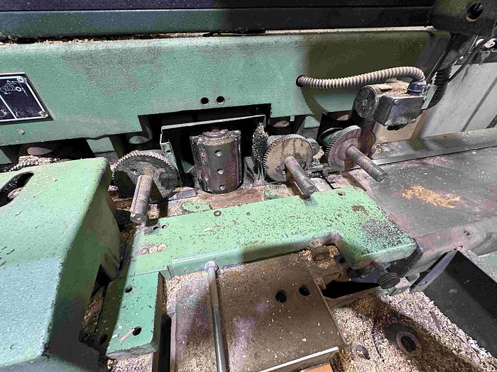 Used 1996 Guilliet KXR Moulder