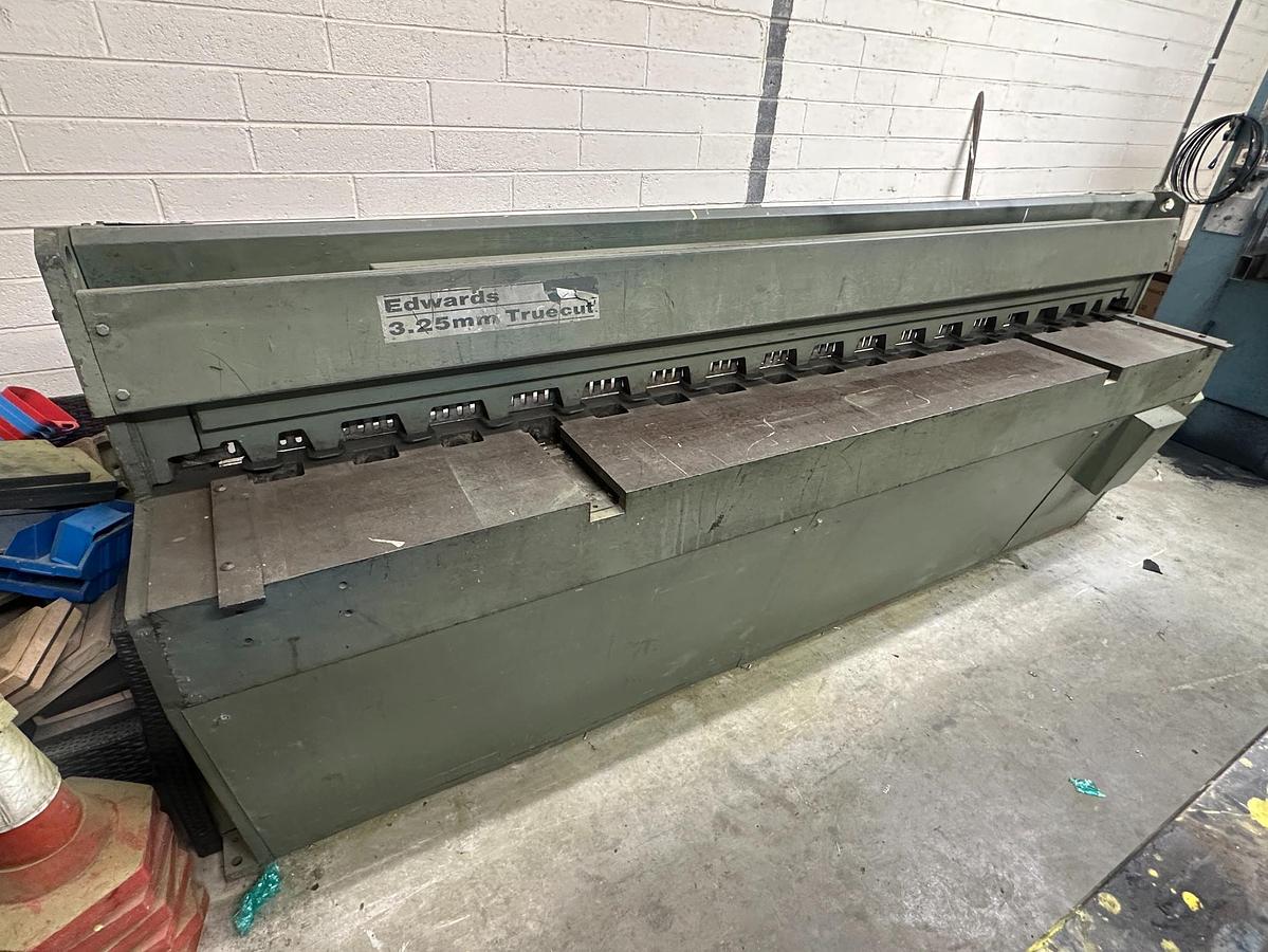 Used Edwards 3.25/2500 DD Mechanical Guillotine Shears for Sale 