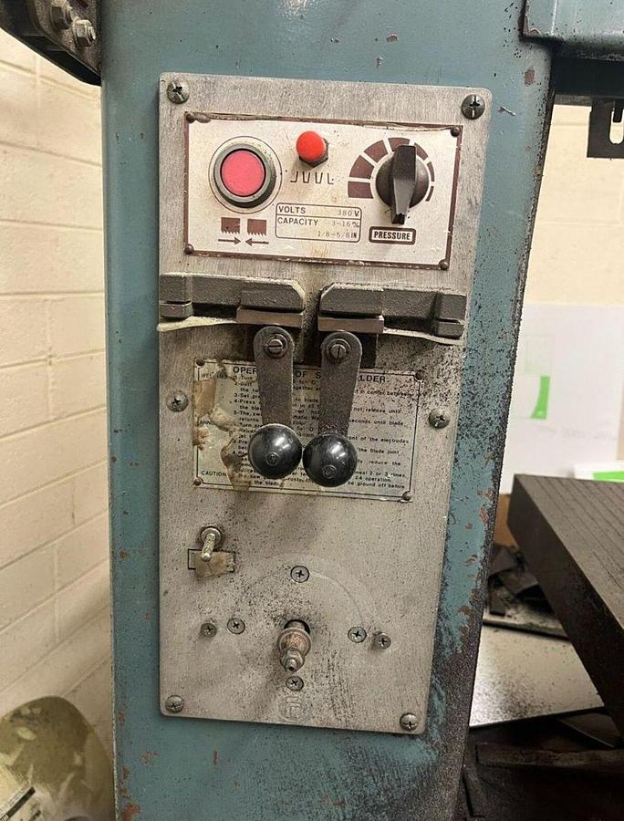 Used Fuho VBS 16 Vertical Bandsaw