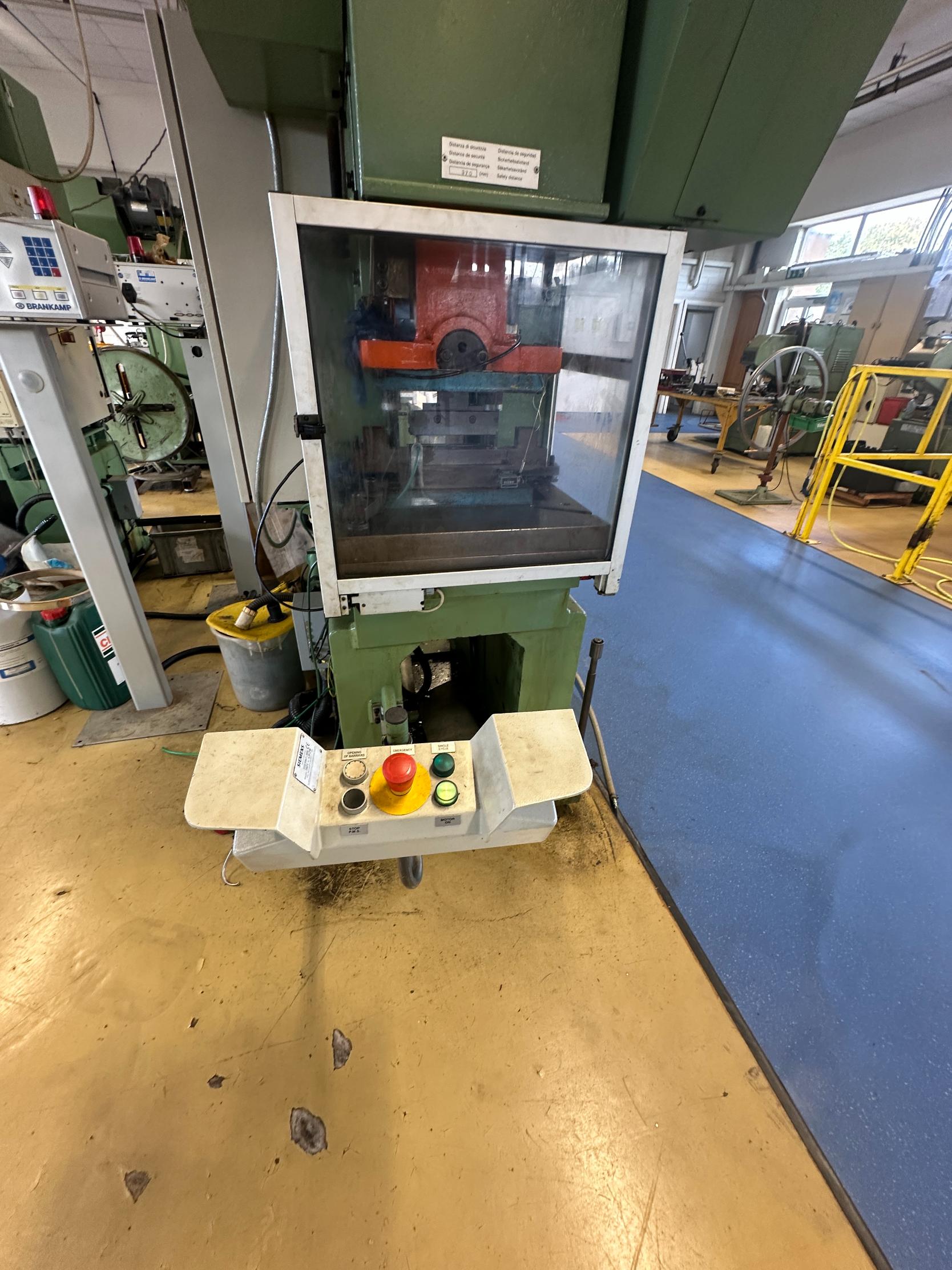 Used 2001 Presse Ross 40V-4 40 Ton Mechanical Press for Sale
